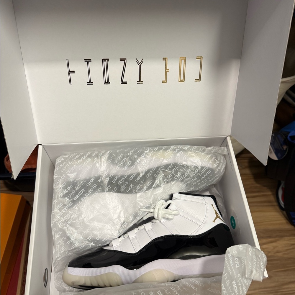 Air Jordan 11 Retro Concord Sneakers